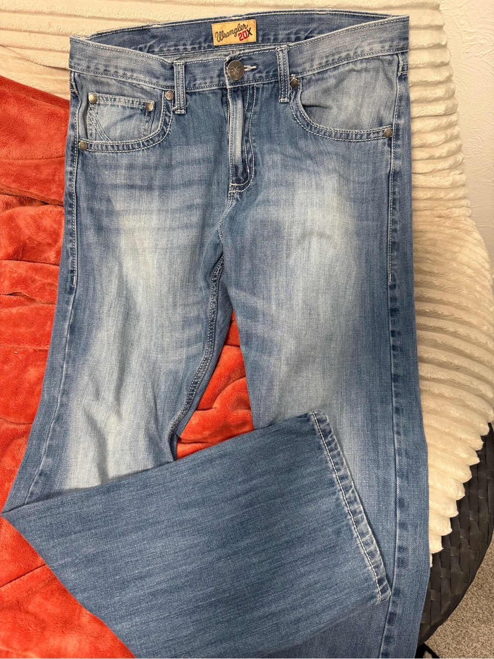 Wrangler Men's Light Wash Blue Bootcut Jeans